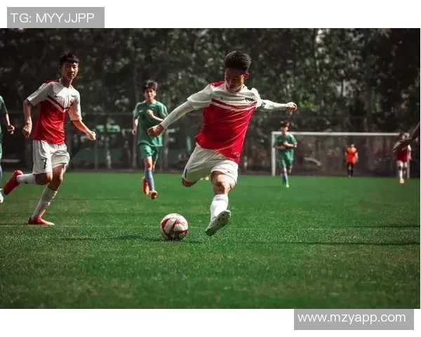 新疆足球明星闪耀世界舞台展现独特魅力与无限潜力