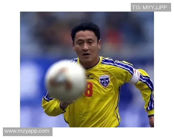 昔日足球明星重聚同框再现辉煌岁月引发球迷热议