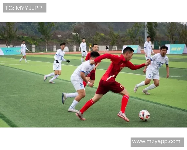 棱角分明的足球明星展现激情与实力的完美结合 棱角分明的足球明星展现激情与实力的完美结合